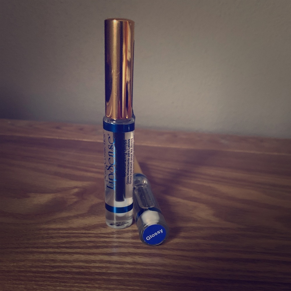 2 glossy glosses